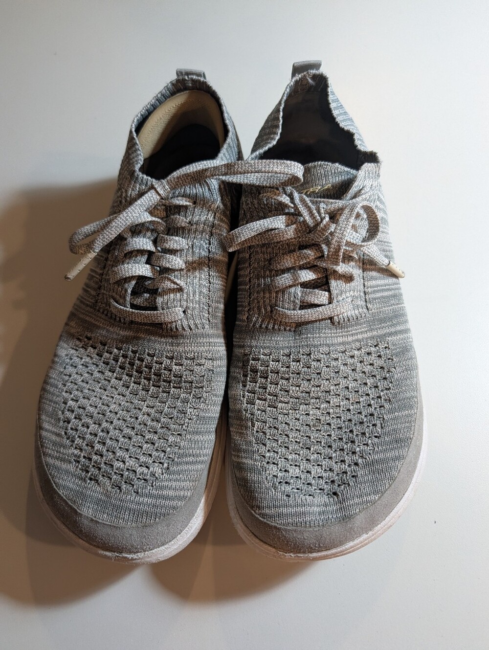 Altra Woman's Size 8 Vali Light Gray Knit Lace-Up Sneakers